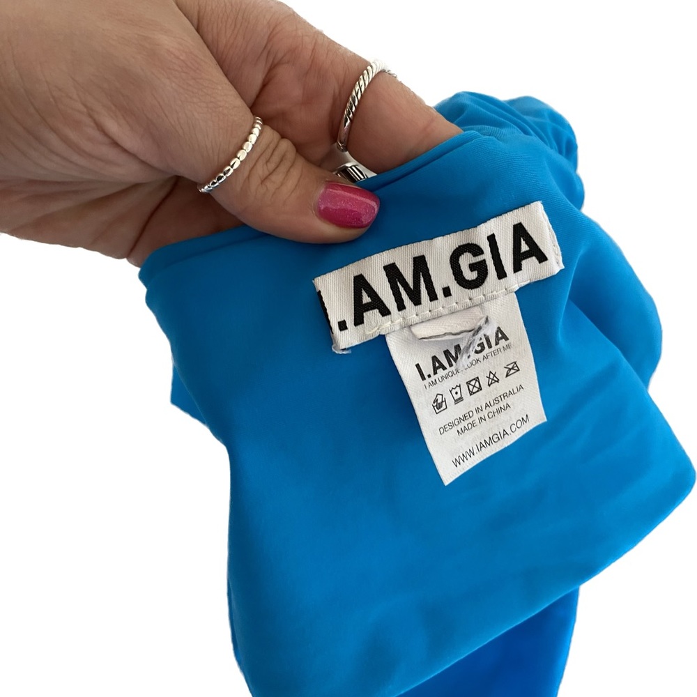 I Am Gia Top